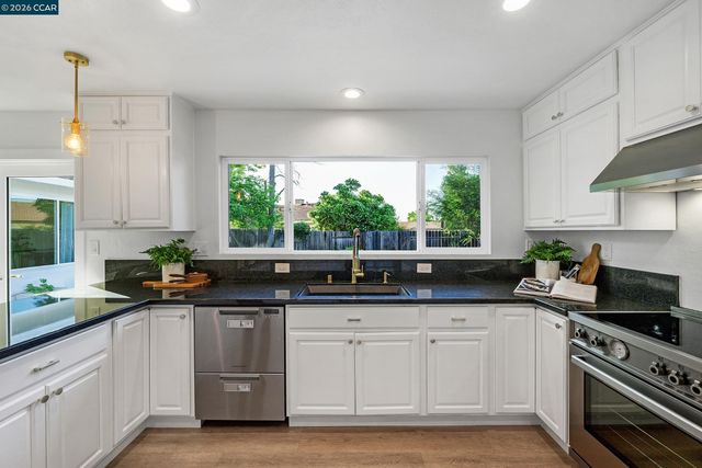 207 Normandy Ln, Walnut Creek, CA 94598