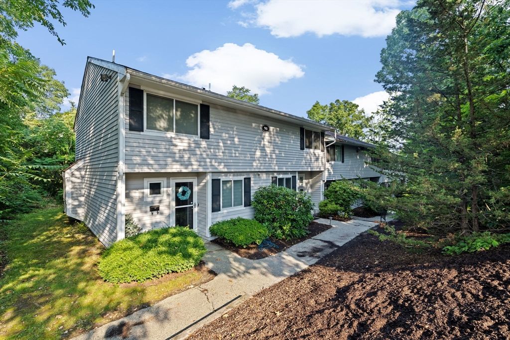 16 Beals Cove Rd B, Hingham, MA 02043