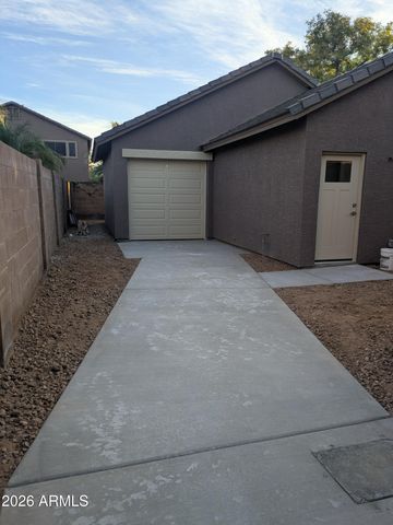 14339 W DESERT HILLS Drive B, Surprise, AZ 85379