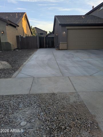 14339 W DESERT HILLS Drive B, Surprise, AZ 85379