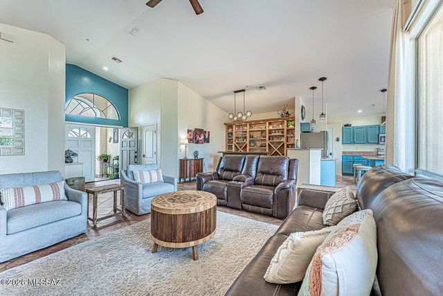 668 W Greenview Place, Green Valley, AZ 85614