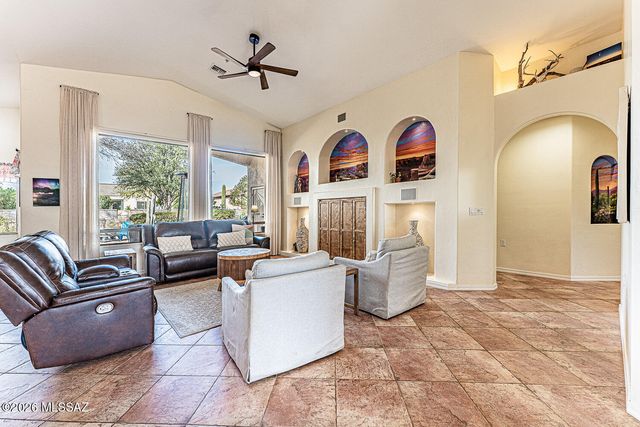 668 W Greenview Place, Green Valley, AZ 85614