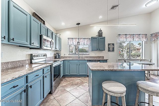 668 W Greenview Place, Green Valley, AZ 85614