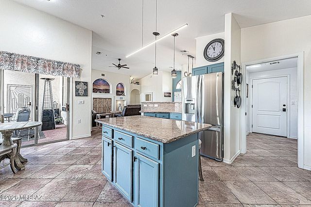 668 W Greenview Place, Green Valley, AZ 85614