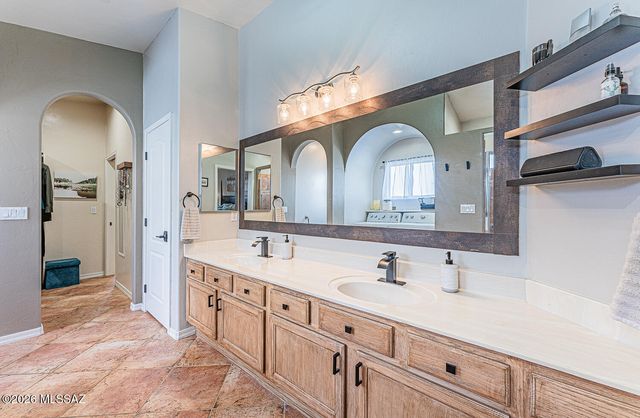 668 W Greenview Place, Green Valley, AZ 85614