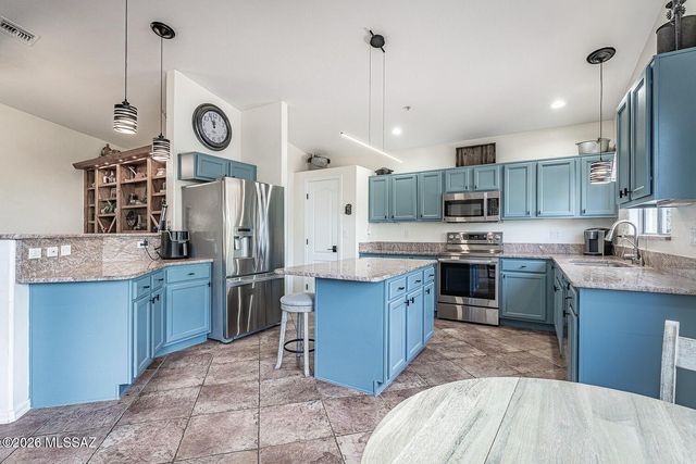 668 W Greenview Place, Green Valley, AZ 85614