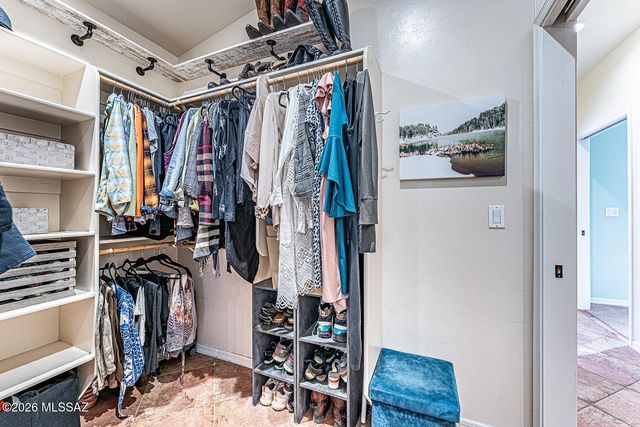 668 W Greenview Place, Green Valley, AZ 85614