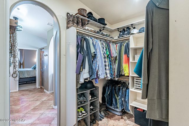 668 W Greenview Place, Green Valley, AZ 85614