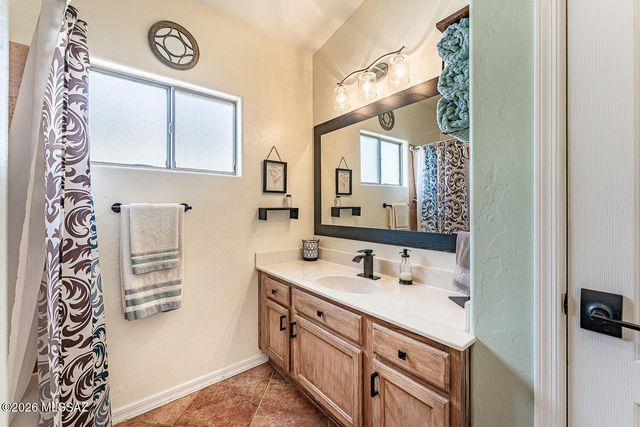 668 W Greenview Place, Green Valley, AZ 85614