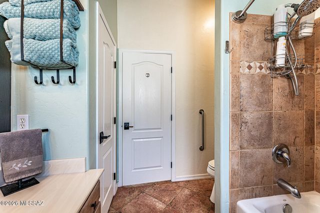 668 W Greenview Place, Green Valley, AZ 85614