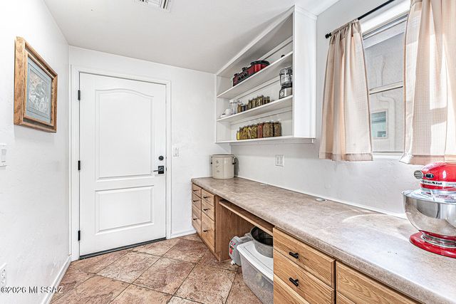 668 W Greenview Place, Green Valley, AZ 85614