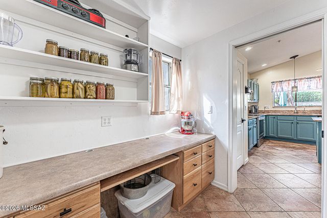 668 W Greenview Place, Green Valley, AZ 85614