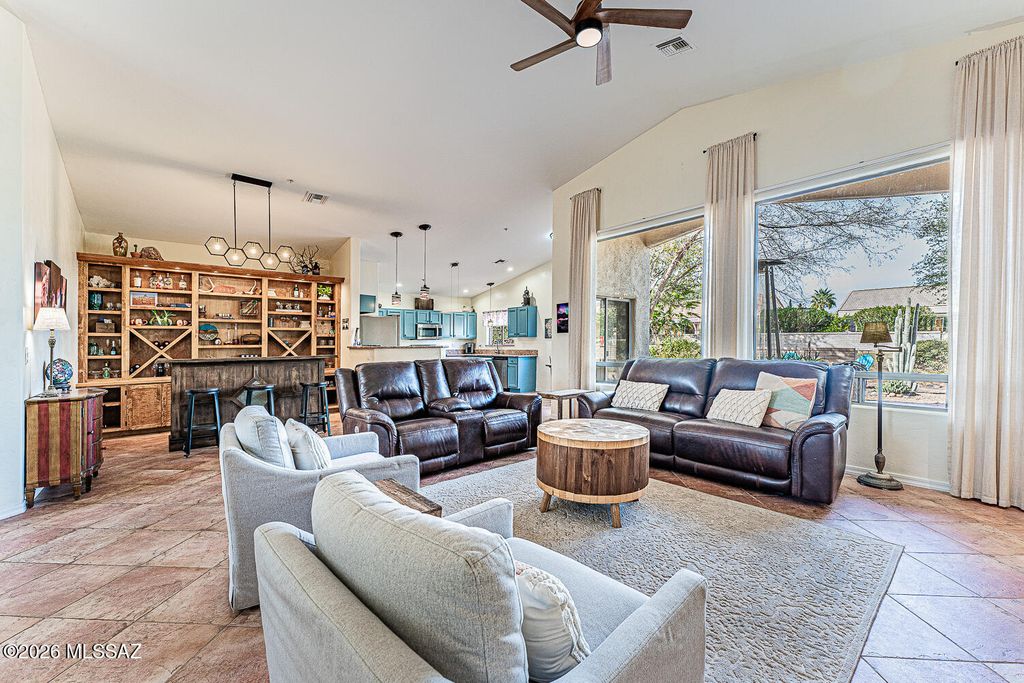 668 W Greenview Place, Green Valley, AZ 85614