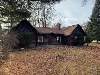 3657 E Houghton Lake Drive, Houghton Lake, MI 48629