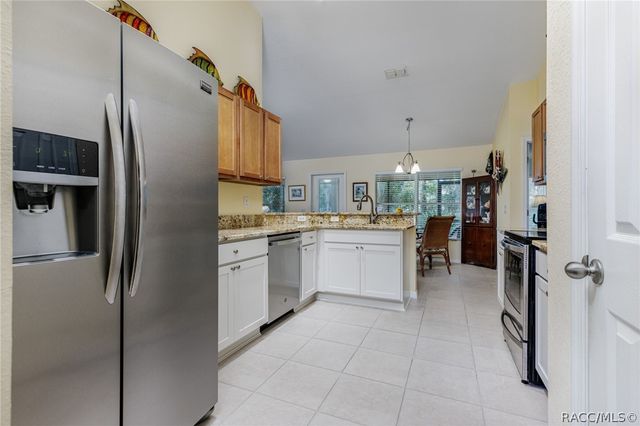 7 Maidenbush Court W, Homosassa, FL 34446
