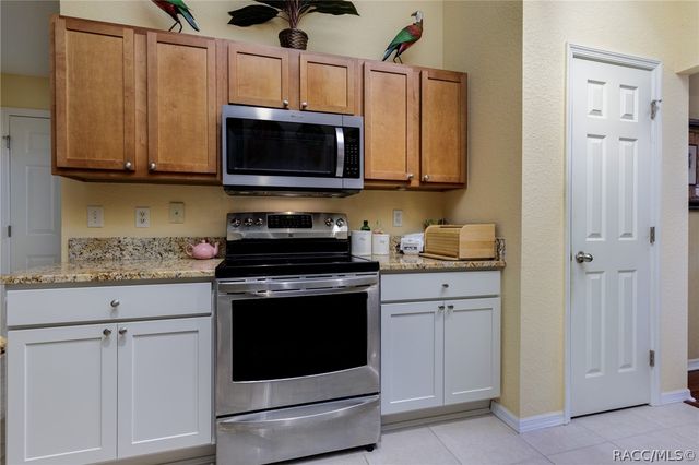7 Maidenbush Court W, Homosassa, FL 34446