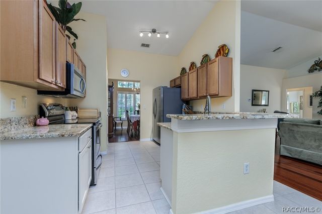 7 Maidenbush Court W, Homosassa, FL 34446
