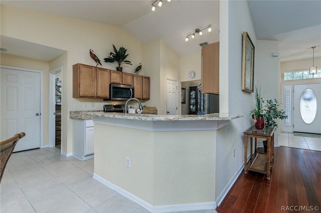 7 Maidenbush Court W, Homosassa, FL 34446