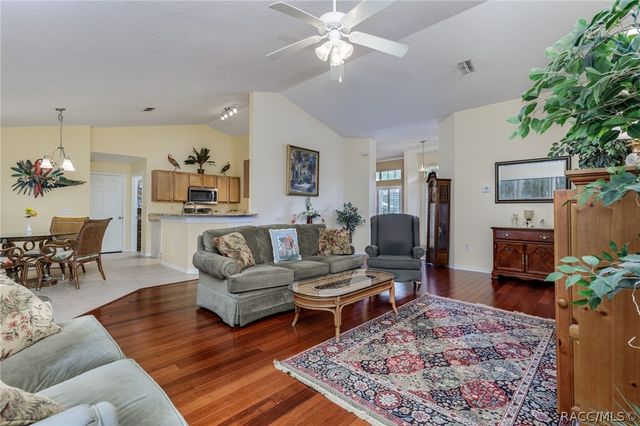 7 Maidenbush Court W, Homosassa, FL 34446