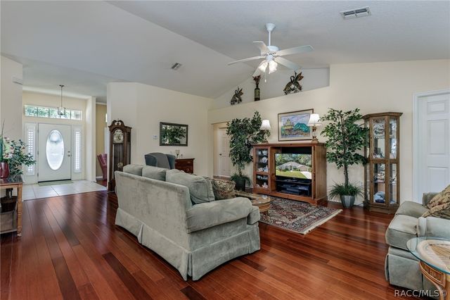 7 Maidenbush Court W, Homosassa, FL 34446