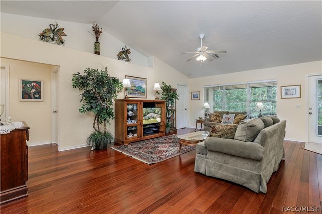 7 Maidenbush Court W, Homosassa, FL 34446