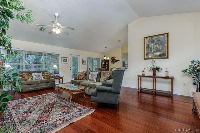 7 Maidenbush Court W, Homosassa, FL 34446