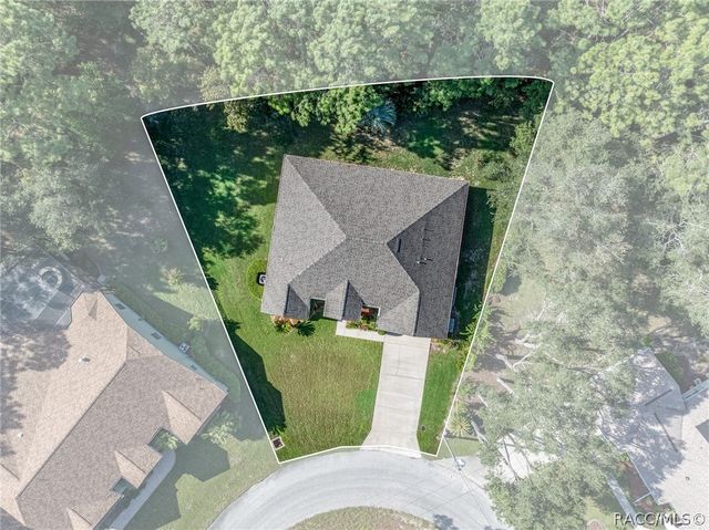 7 Maidenbush Court W, Homosassa, FL 34446