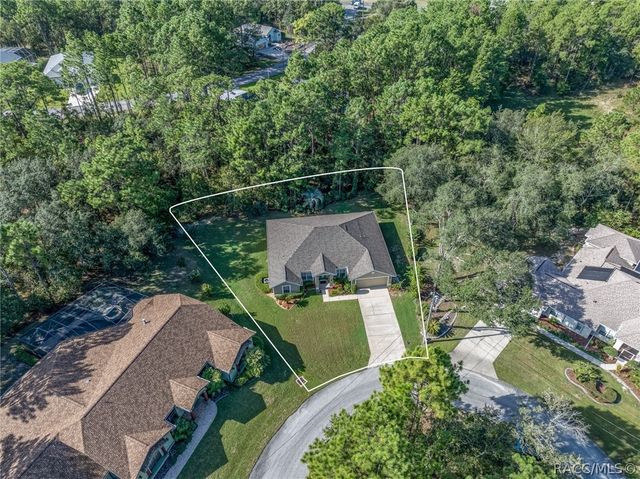 7 Maidenbush Court W, Homosassa, FL 34446