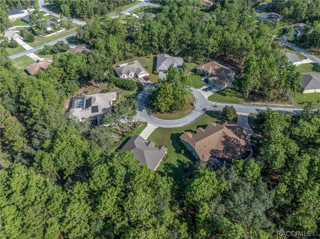 7 Maidenbush Court W, Homosassa, FL 34446