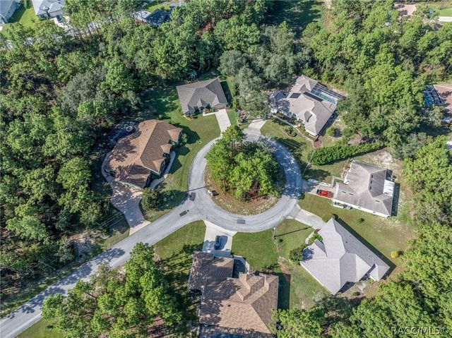 7 Maidenbush Court W, Homosassa, FL 34446