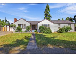 2063 2ND St, Springfield, OR 97477