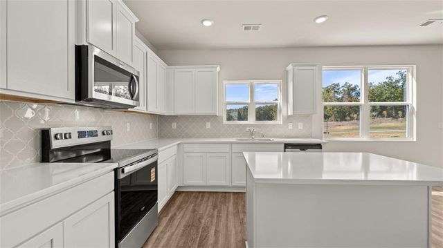 834 Trillium Drive, Locust Grove, GA 30248