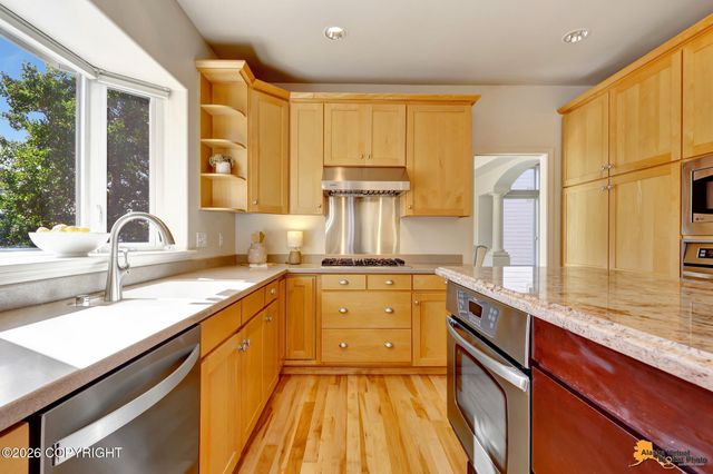 4742 Potter Crest Circle, Anchorage, AK 99516