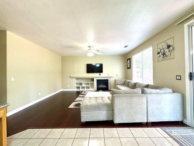 2259 Claremont Way, Yuba City, CA 95991
