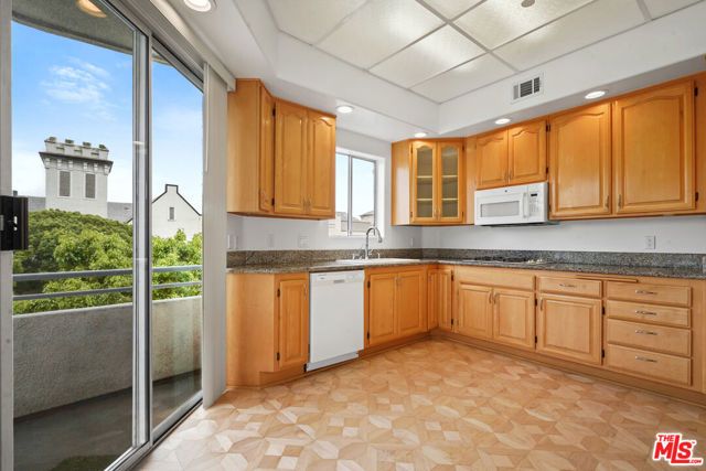 1325 ARIZONA Avenue 201, Santa Monica, CA 90404