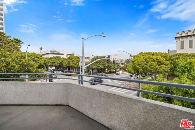 1325 ARIZONA Avenue 201, Santa Monica, CA 90404