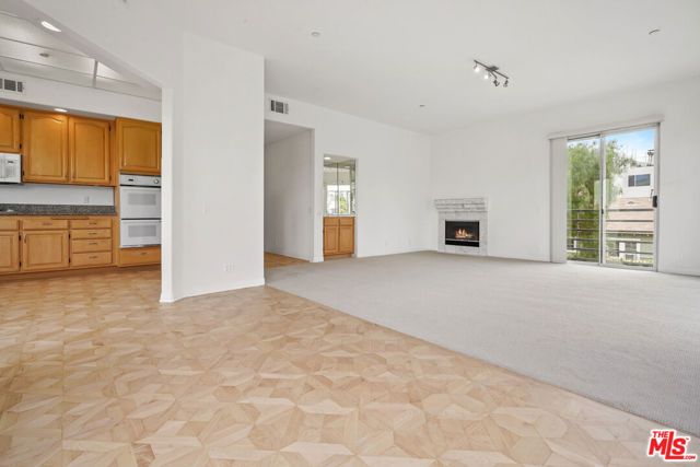 1325 ARIZONA Avenue 201, Santa Monica, CA 90404