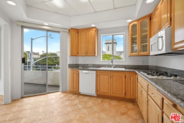 1325 ARIZONA Avenue 201, Santa Monica, CA 90404