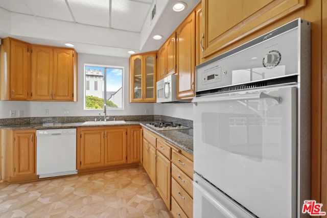 1325 ARIZONA Avenue 201, Santa Monica, CA 90404