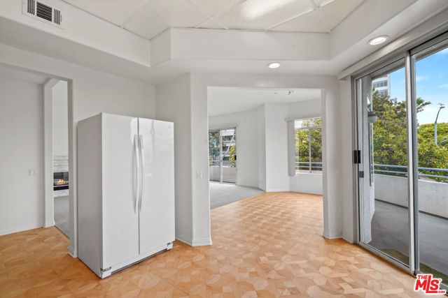 1325 ARIZONA Avenue 201, Santa Monica, CA 90404