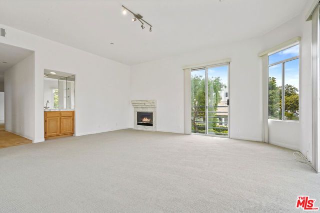 1325 ARIZONA Avenue 201, Santa Monica, CA 90404