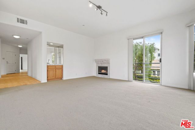 1325 ARIZONA Avenue 201, Santa Monica, CA 90404