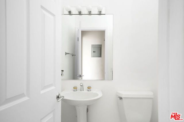 1325 ARIZONA Avenue 201, Santa Monica, CA 90404