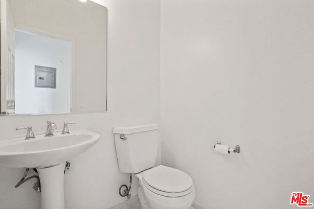 1325 ARIZONA Avenue 201, Santa Monica, CA 90404