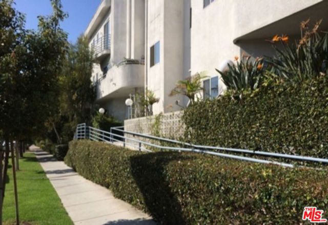 1325 ARIZONA Avenue 201, Santa Monica, CA 90404