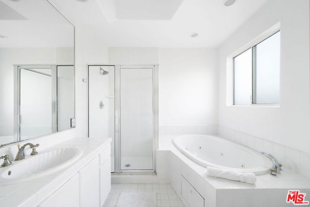 1325 ARIZONA Avenue 201, Santa Monica, CA 90404