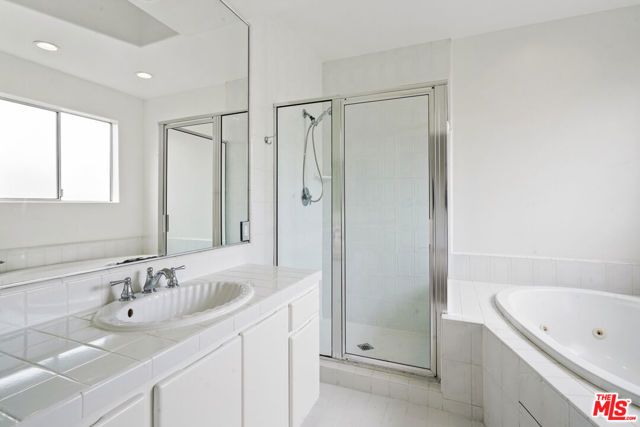 1325 ARIZONA Avenue 201, Santa Monica, CA 90404