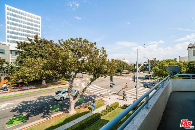 1325 ARIZONA Avenue 201, Santa Monica, CA 90404