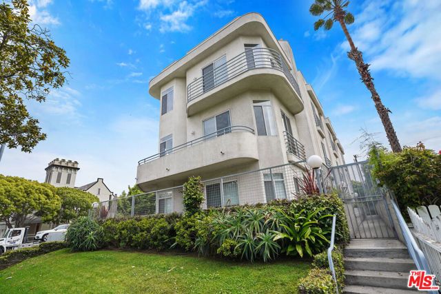 1325 ARIZONA Avenue 201, Santa Monica, CA 90404
