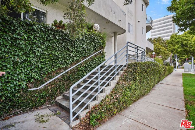 1325 ARIZONA Avenue 201, Santa Monica, CA 90404